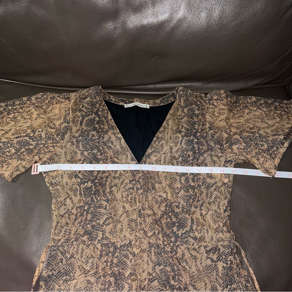 Abercrombie & Fitch Snake Print Flutter Sleeve Bu… - image 6